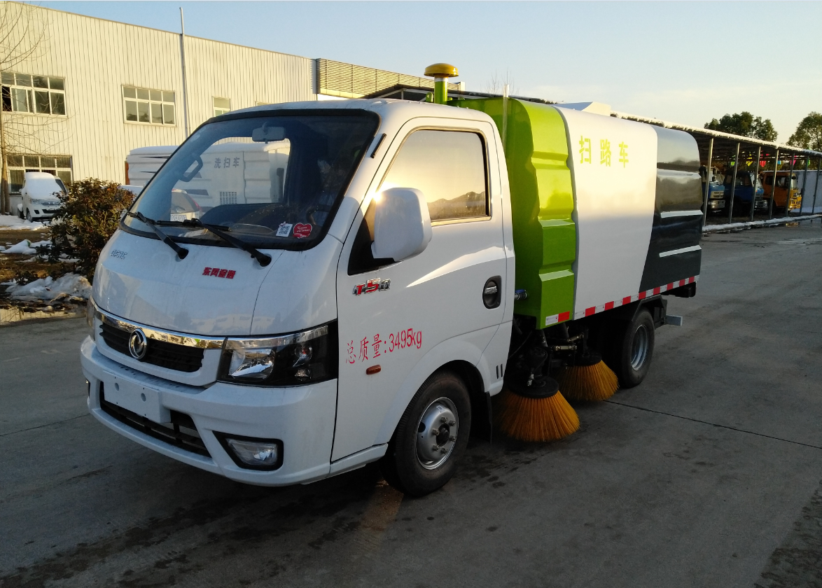 東風(fēng)途逸國六小型掃路車道路清掃車